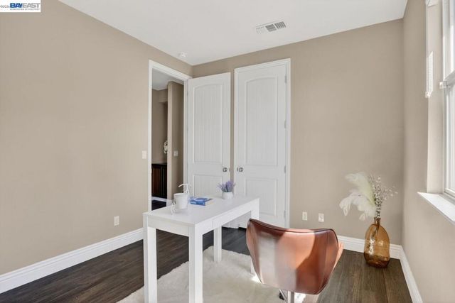 6523 Bayview Dr, Oakland, CA 94605