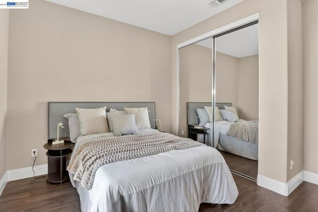 6523 Bayview Dr, Oakland, CA 94605