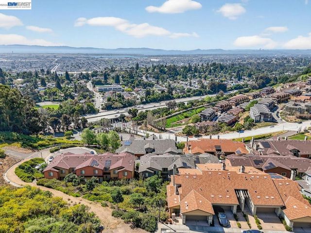 6523 Bayview Dr, Oakland, CA 94605