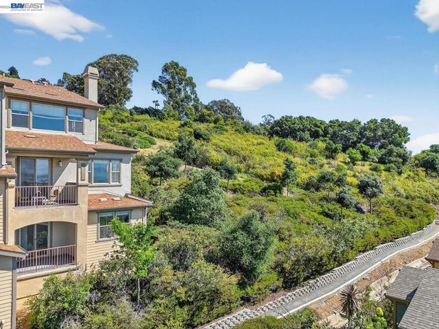 6523 Bayview Dr, Oakland, CA 94605