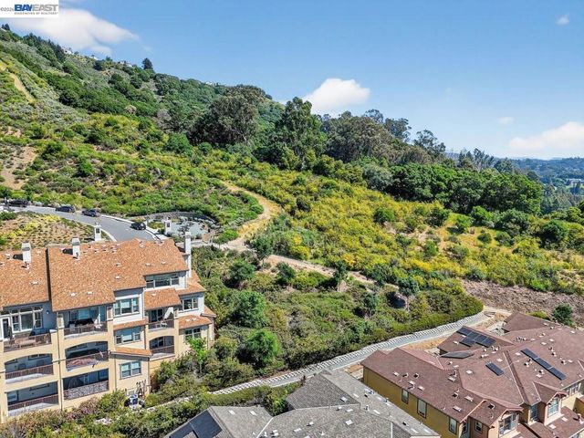 6523 Bayview Dr, Oakland, CA 94605