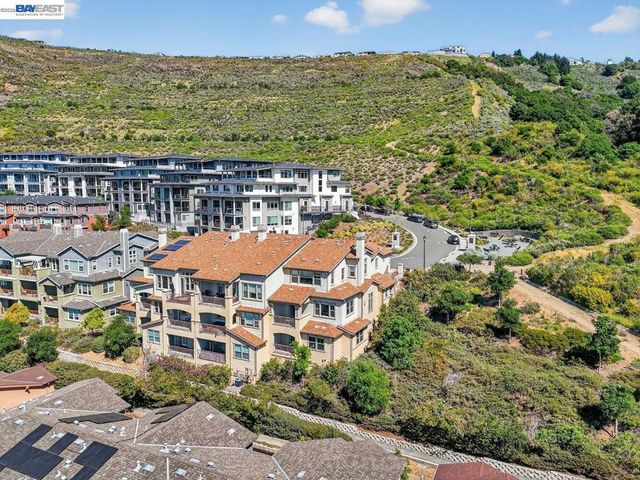 6523 Bayview Dr, Oakland, CA 94605