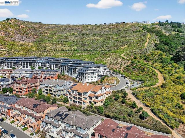 6523 Bayview Dr, Oakland, CA 94605