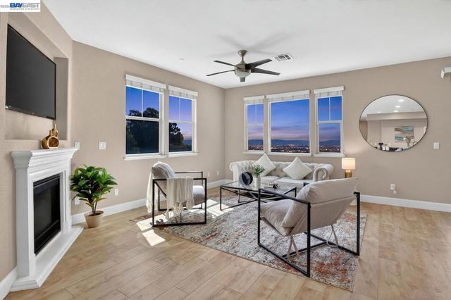 6523 Bayview Dr, Oakland, CA 94605