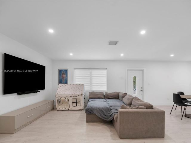 5203 SW 128th Pl, Miami, FL 33175