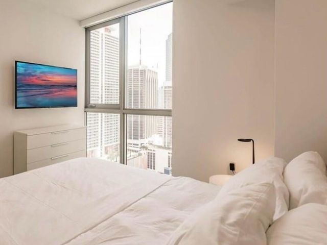 227 NE 2 Nd 2801, Miami, FL 33132