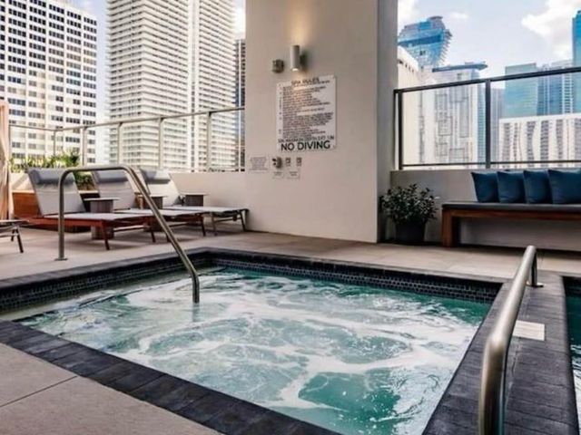 227 NE 2 Nd 2801, Miami, FL 33132