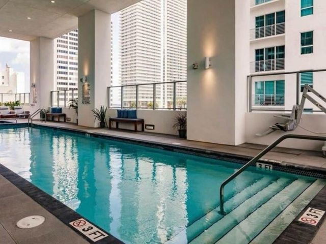 227 NE 2 Nd 2801, Miami, FL 33132