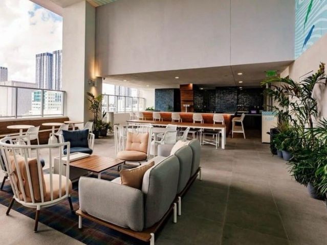 227 NE 2 Nd 2801, Miami, FL 33132