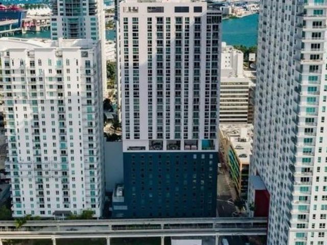227 NE 2 Nd 2801, Miami, FL 33132