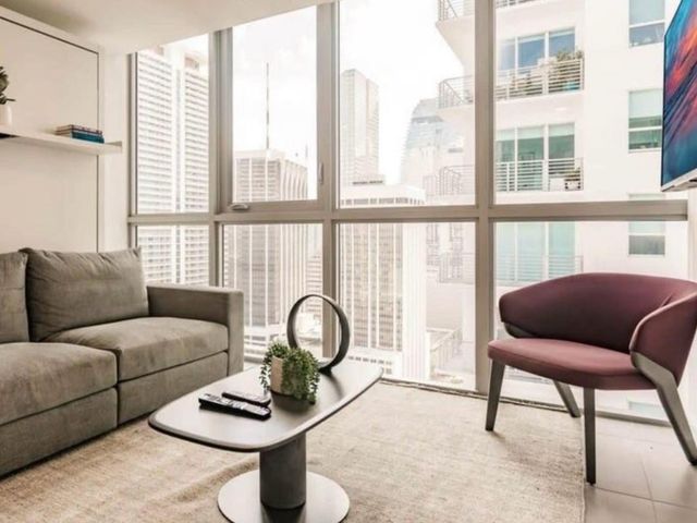 227 NE 2 Nd 2801, Miami, FL 33132