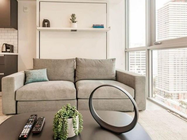 227 NE 2 Nd 2801, Miami, FL 33132