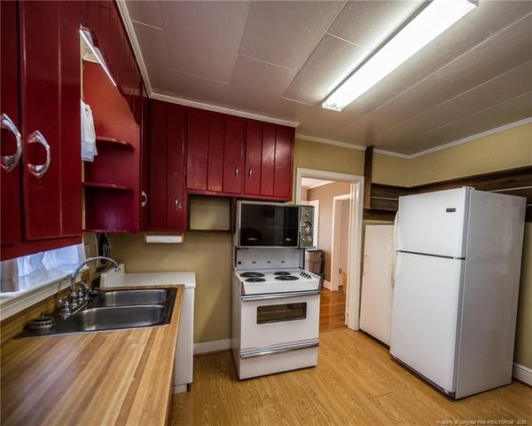 111 E McNeill Drive, Red Springs, NC 28377