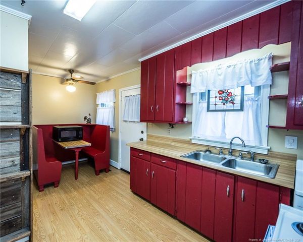 111 E McNeill Drive, Red Springs, NC 28377