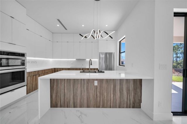 2120 NW 30 Ter, Cape Coral, FL 33993