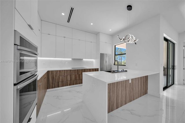 2120 NW 30 Ter, Cape Coral, FL 33993