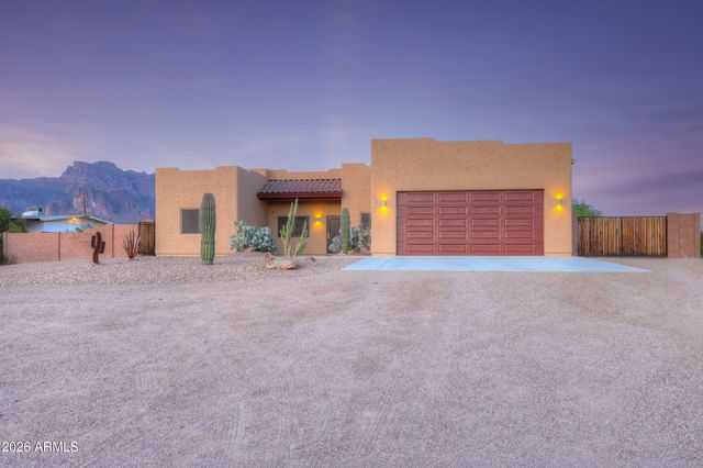 1487 S MOUNTAIN VIEW Road, Apache Junction, AZ 85119