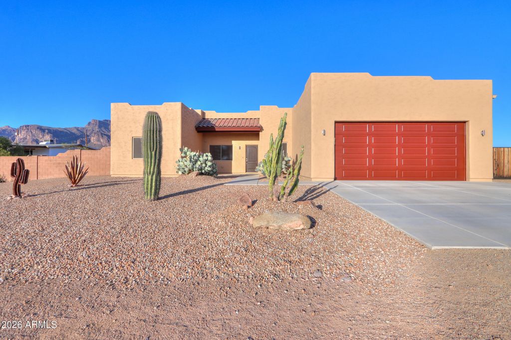 1487 S MOUNTAIN VIEW Road, Apache Junction, AZ 85119