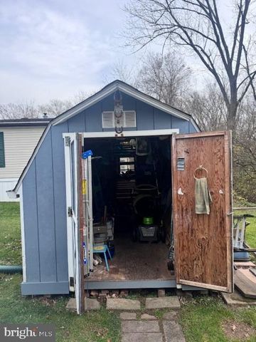 10 ASHWOOD DR, Spring City, PA 19475