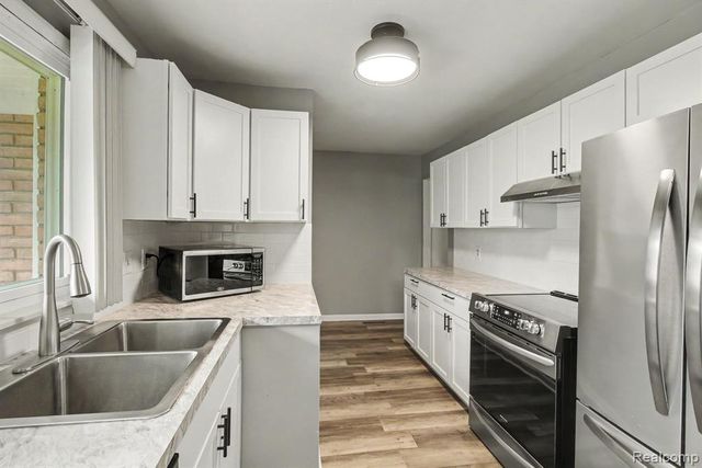 1254 Arrowhead Drive, Burton, MI 48509