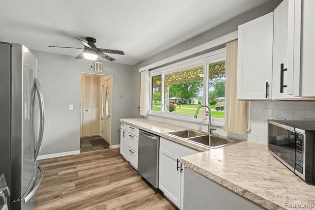 1254 Arrowhead Drive, Burton, MI 48509
