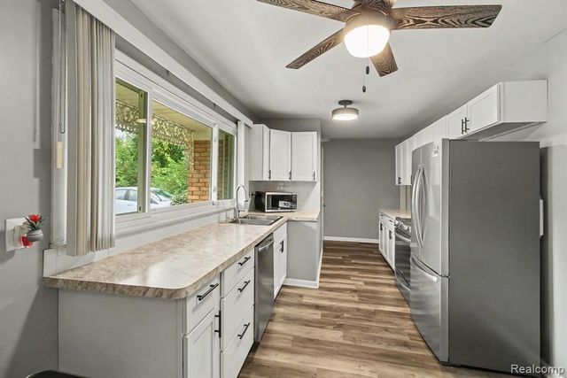 1254 Arrowhead Drive, Burton, MI 48509