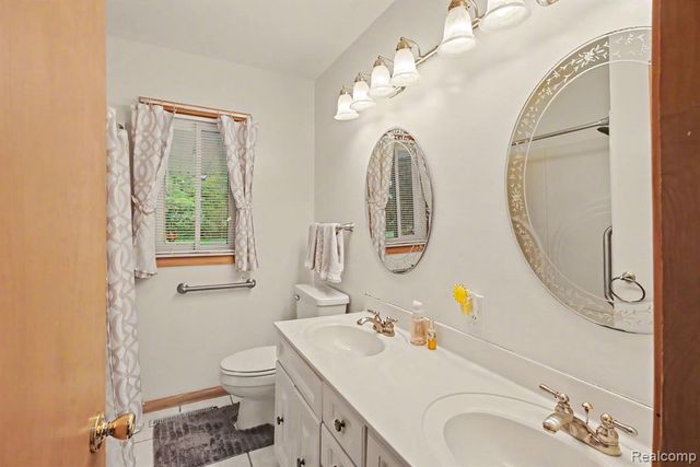 1254 Arrowhead Drive, Burton, MI 48509