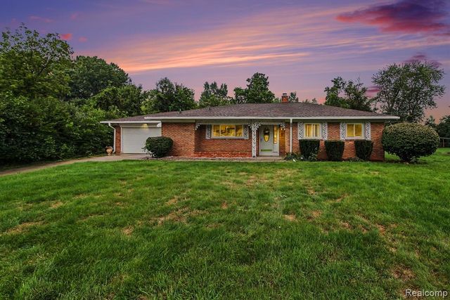 1254 Arrowhead Drive, Burton, MI 48509
