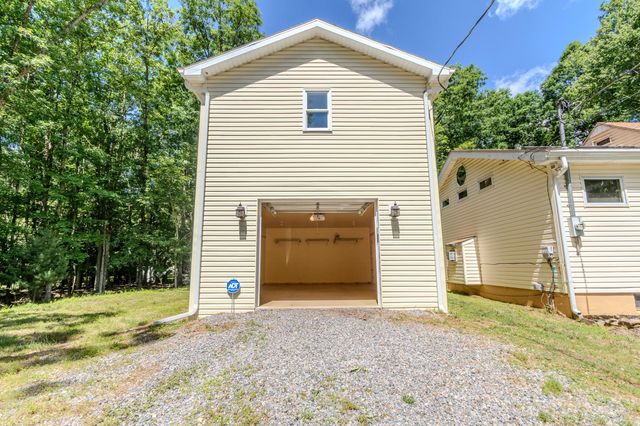 74 LAKE, White Haven, PA 18661