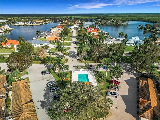 162 Newport DR # 1202, Naples, FL 34114