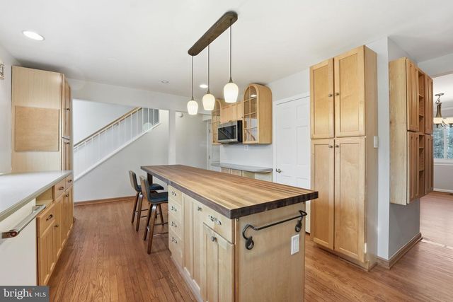 1528 GOLDENRAIN CT, Reston, VA 20190