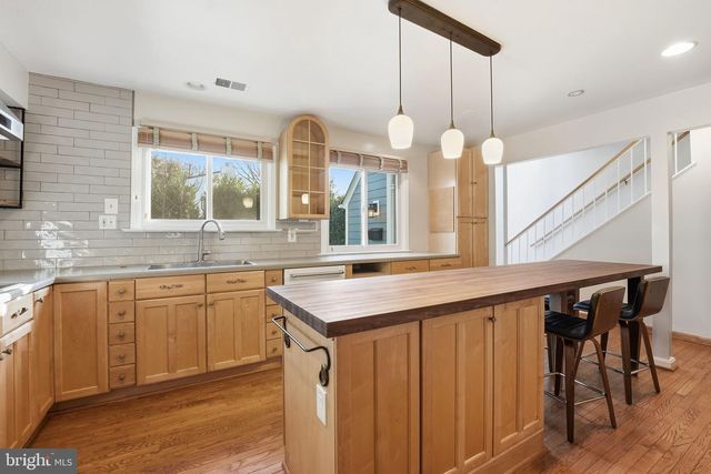 1528 GOLDENRAIN CT, Reston, VA 20190