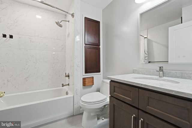 1528 GOLDENRAIN CT, Reston, VA 20190