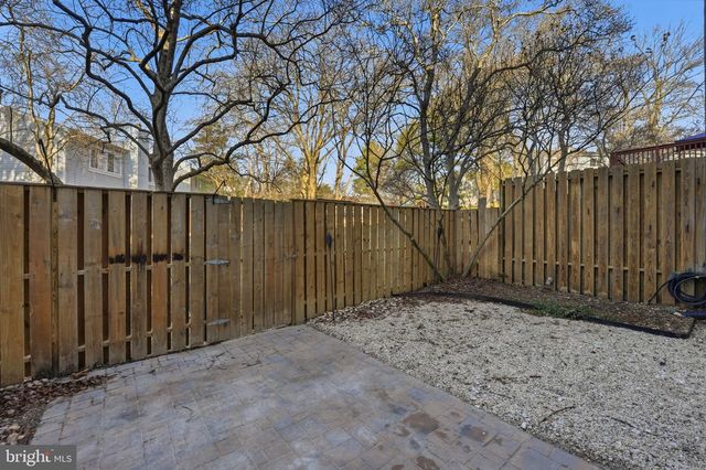 1528 GOLDENRAIN CT, Reston, VA 20190