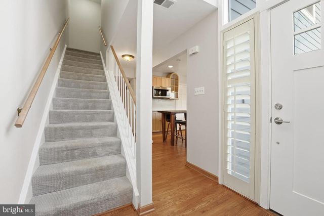 1528 GOLDENRAIN CT, Reston, VA 20190