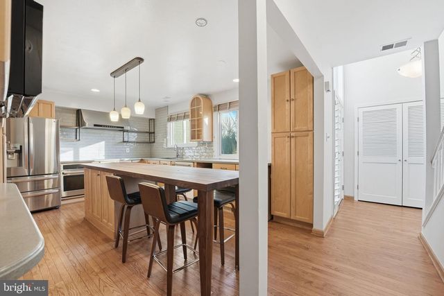 1528 GOLDENRAIN CT, Reston, VA 20190