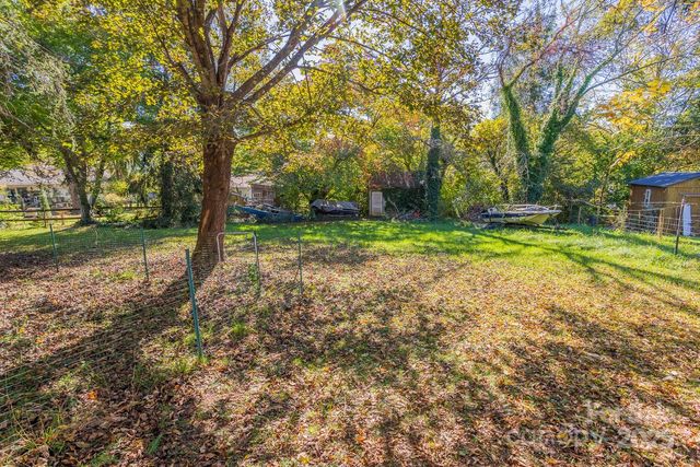 303 Pole Creasman Road, Asheville, NC 28806