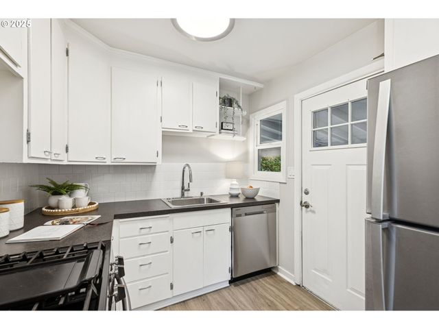 1323 Ne 63RD Ave, Portland, OR 97213