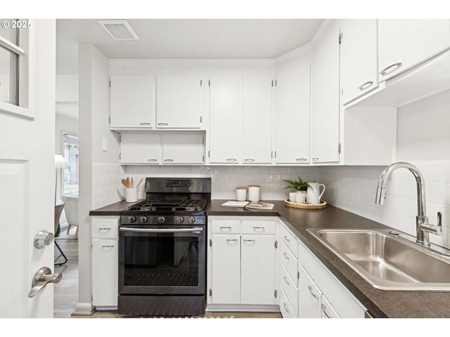 1323 Ne 63RD Ave, Portland, OR 97213