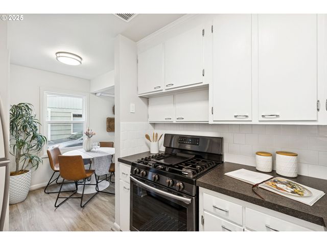 1323 Ne 63RD Ave, Portland, OR 97213