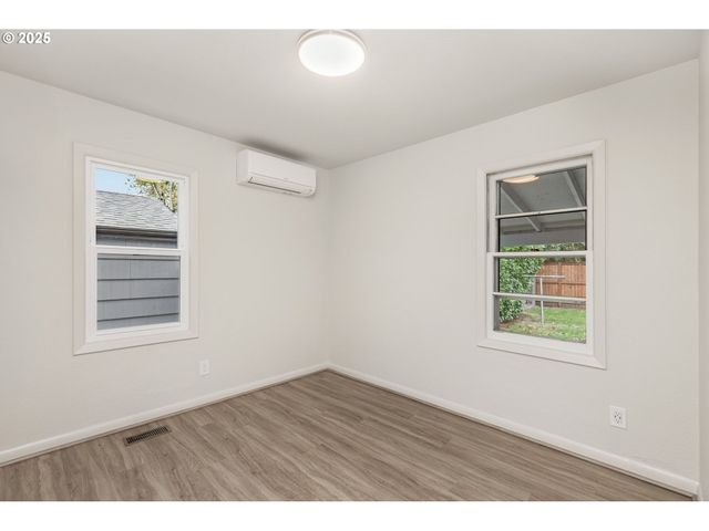 1323 Ne 63RD Ave, Portland, OR 97213