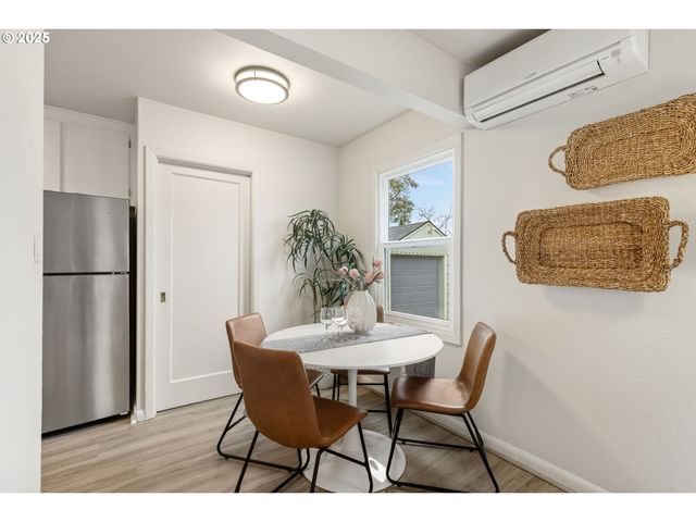 1323 Ne 63RD Ave, Portland, OR 97213