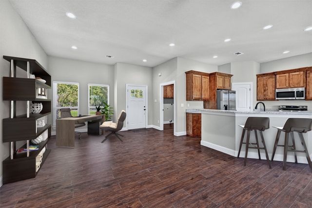 897 W Cardinal Street, Ector, TX 75439