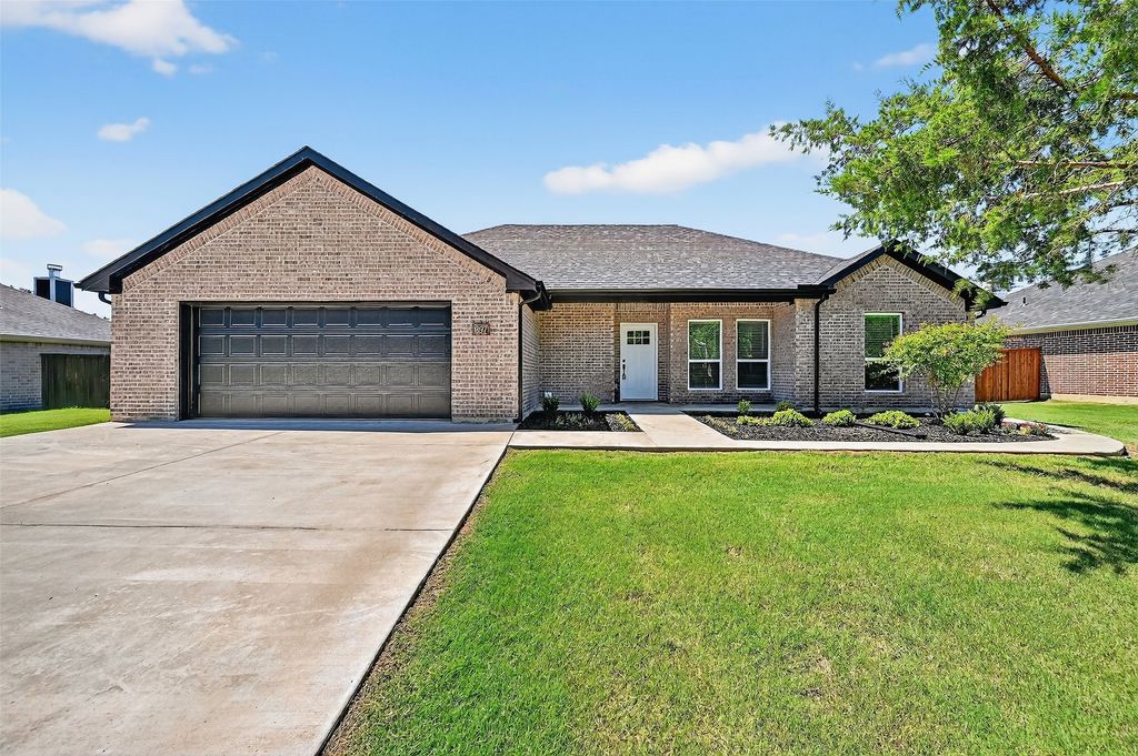 897 W Cardinal Street, Ector, TX 75439