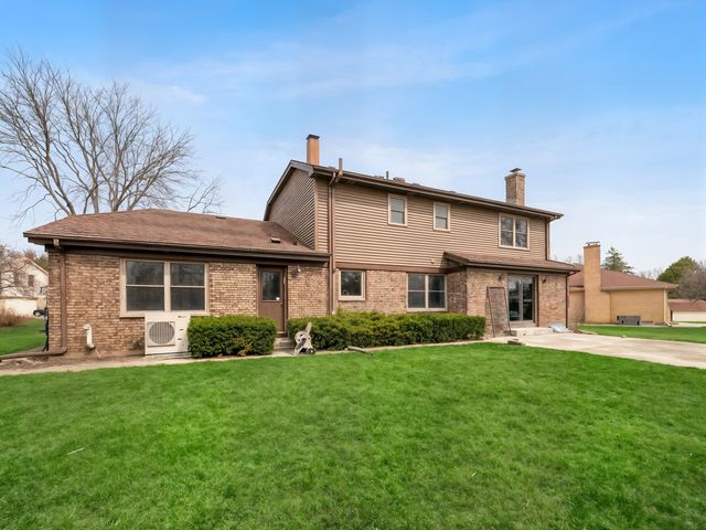 1341 Trinity Place, Libertyville, IL 60048