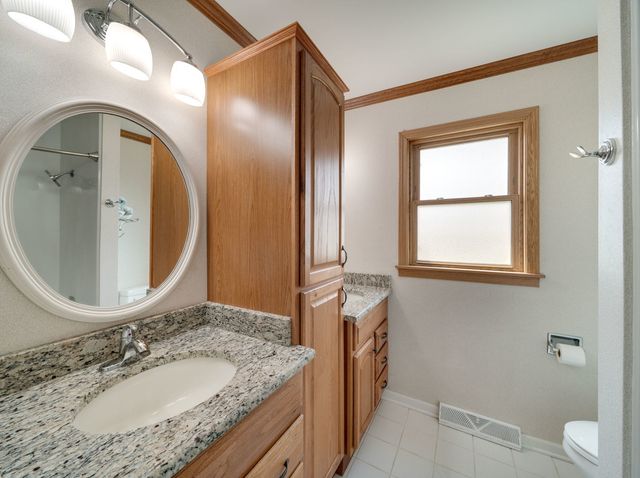 1341 Trinity Place, Libertyville, IL 60048