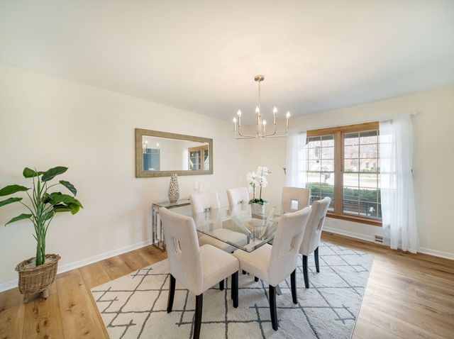 1341 Trinity Place, Libertyville, IL 60048