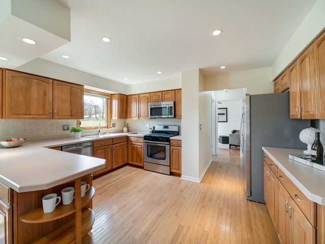 1341 Trinity Place, Libertyville, IL 60048