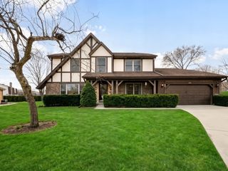 1341 Trinity Place, Libertyville, IL 60048