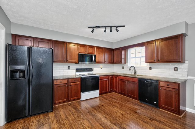 201 N Keene Way Drive, Nicholasville, KY 40356